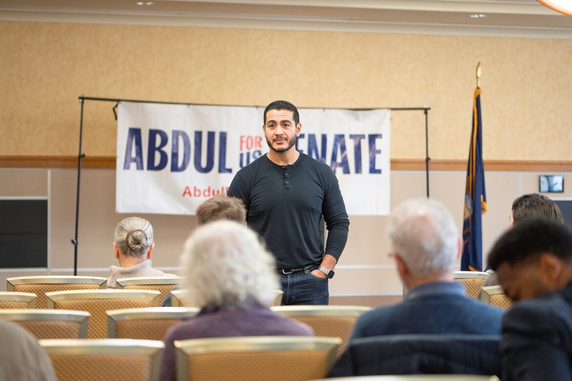Abdul El-Sayed at a meet-and-greet at Michigan Technological University.